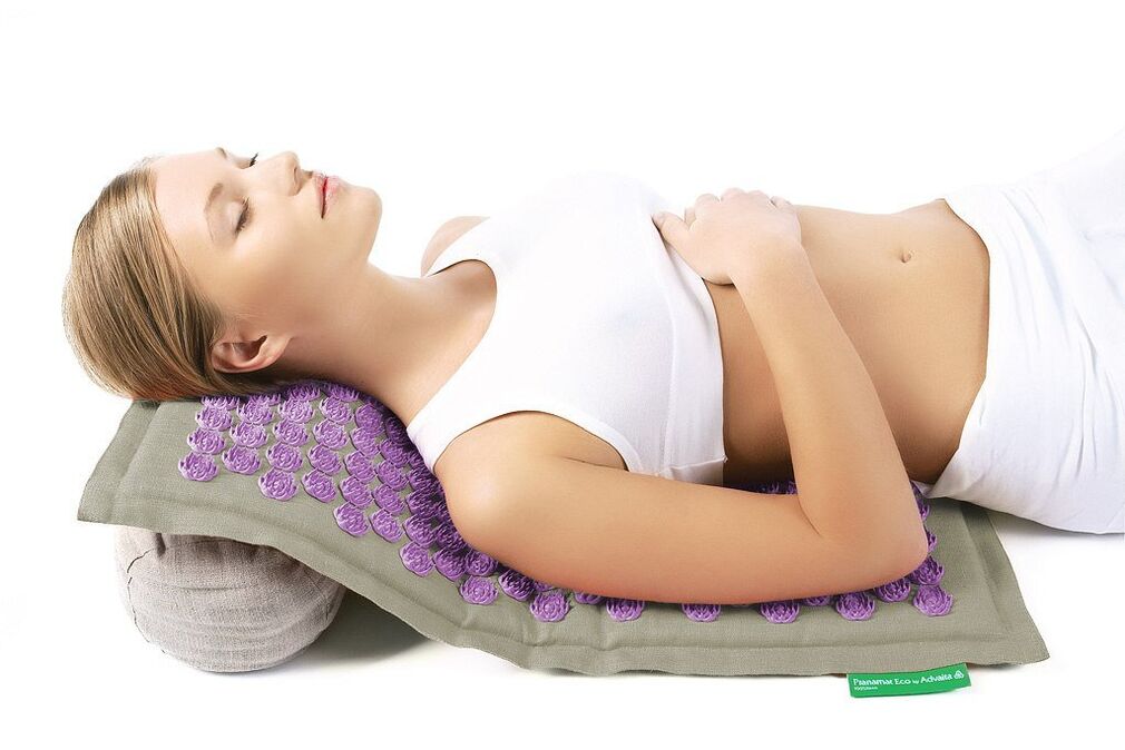 Aplikuesi i gjilpërës do të ndihmojë në luftën kundër osteokondrozës së shpinës së qafës së mitrës